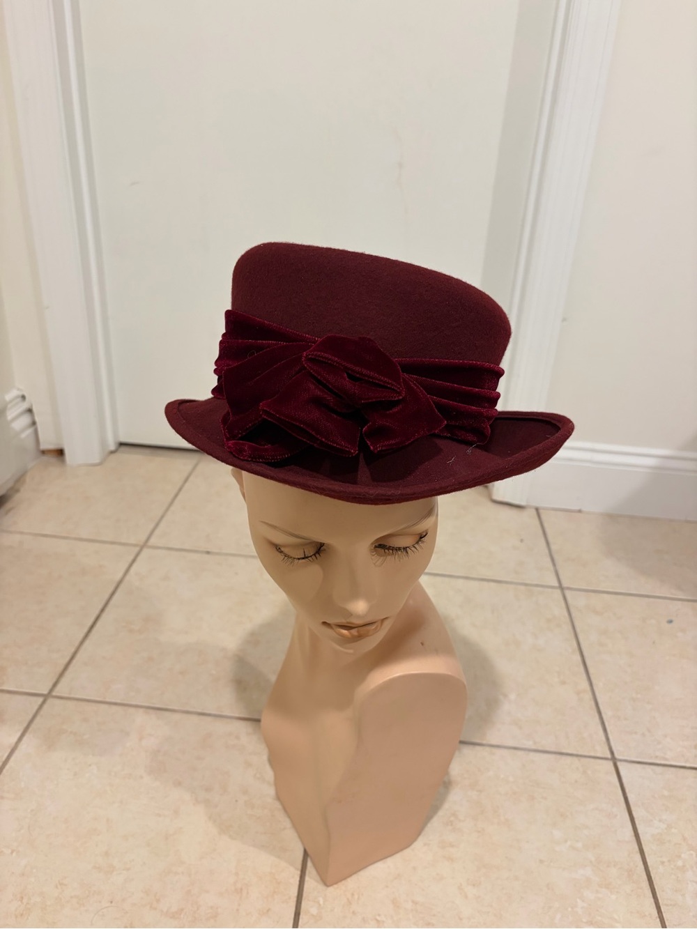 Gruppo Italiano Italy Burgundy 100% Wool Hat Velvet Bow Vintage Style